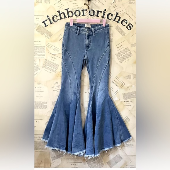 Free People Twirl On Mid Rise Crop Flare Jeans We The Free Frayed Hemlines Blue - Picture 5 of 6